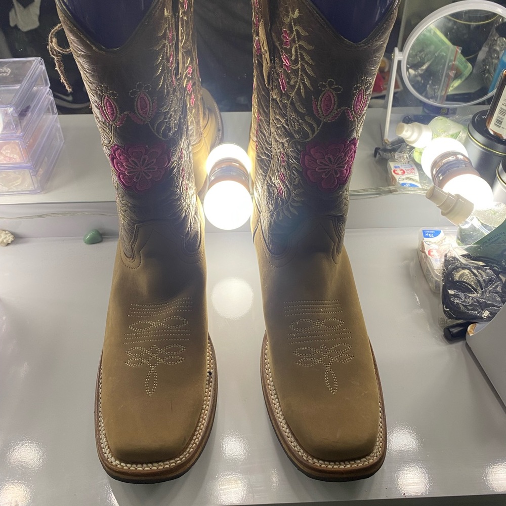 Beautiful cowgirl boots